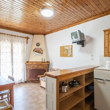 Apartment Angela Troulos