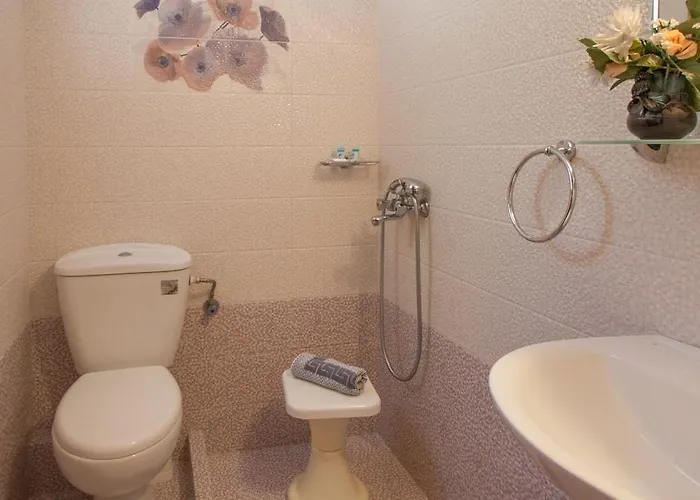 Angela アパート トロウロス